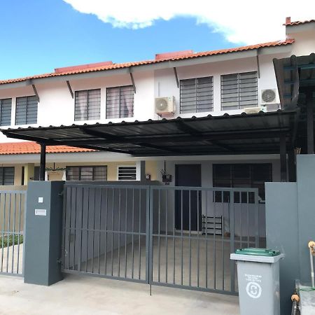 Oyo 90493 Jl Homestay Segamat Kültér fotó