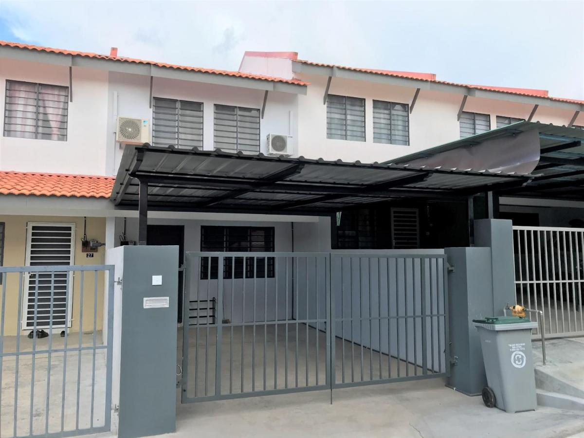 Oyo 90493 Jl Homestay Segamat Kültér fotó
