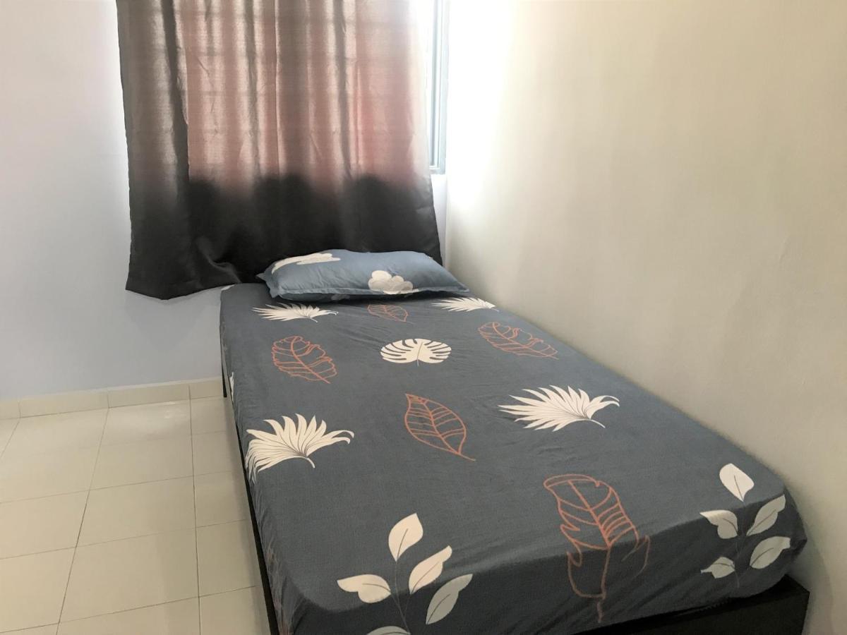 Oyo 90493 Jl Homestay Segamat Kültér fotó